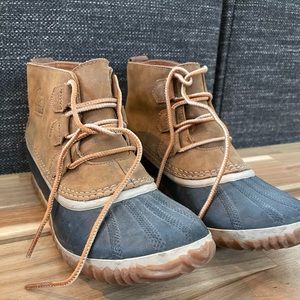 Sorel Out and About Boots - size 8.5